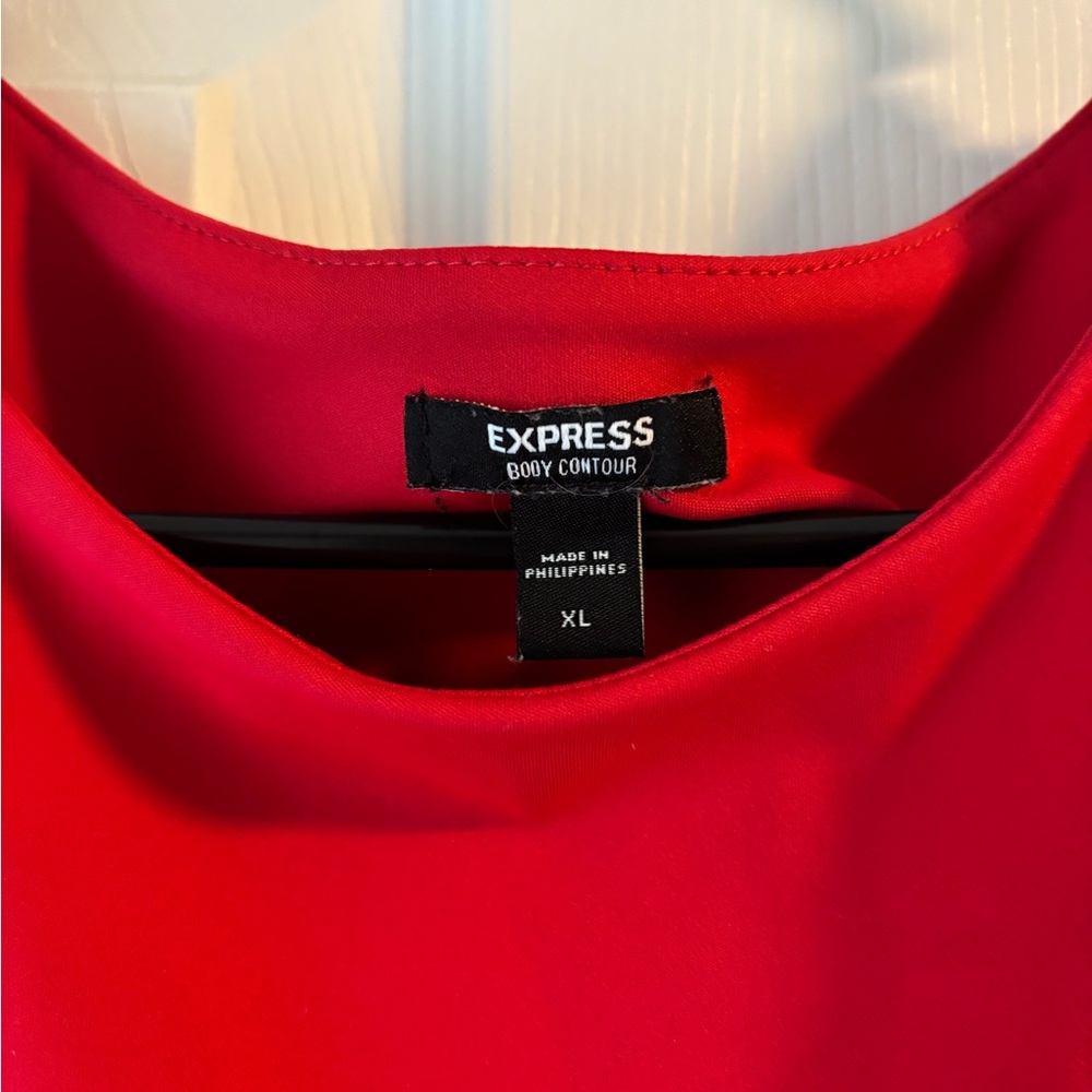 Express Body Contour Top - Picture 2 of 3